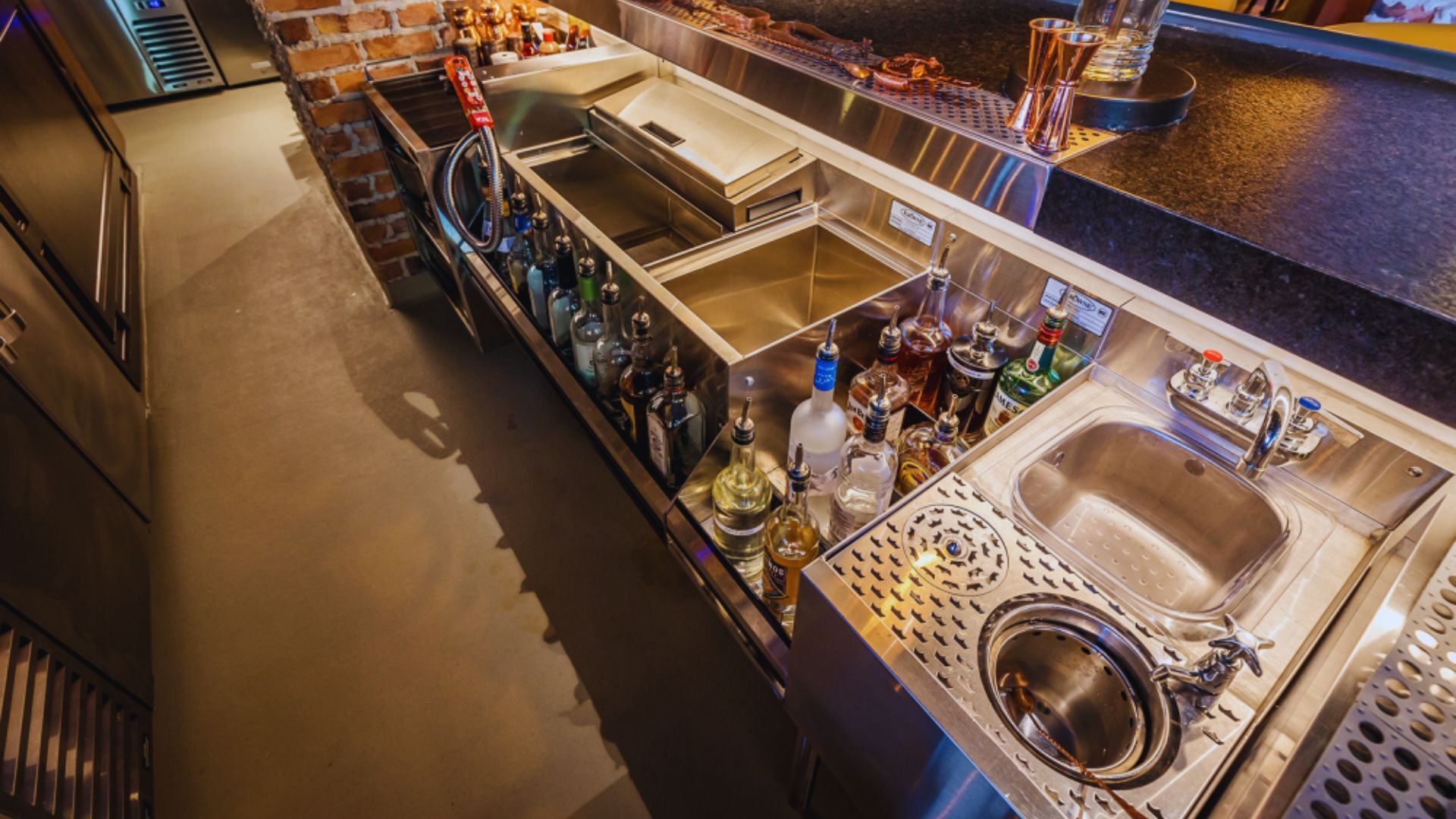 PHOTO OF TAFFER BARTENDER UNIT WITH SPEED SINK